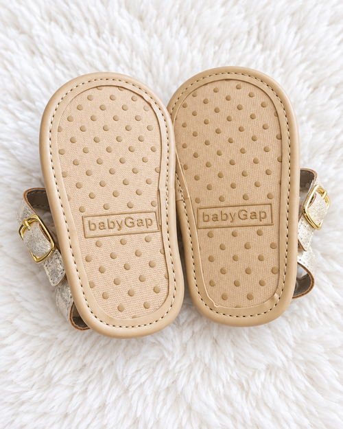 Baby Gap metallic gold baby sandals size 3-6 months sole view