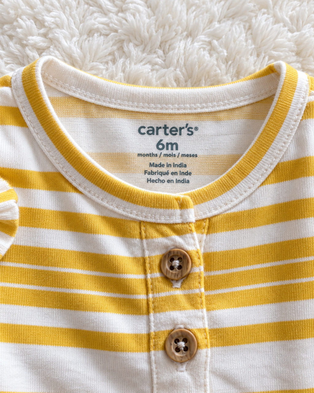 Carter's 6 month size label detail